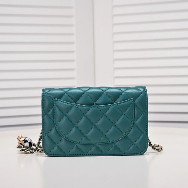 シャネルバッグ側面デザイン